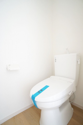 トイレ　スッキリとしたデザインの清潔感のあるトイレです。