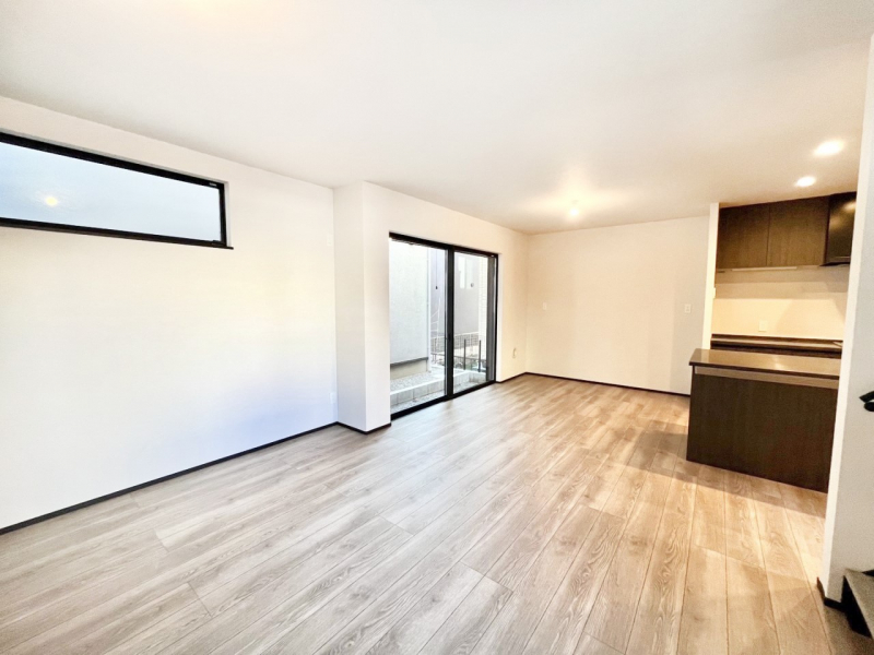 ̑ρ@Ƒ̏Ί炪RƐ܂ĂAȕ͋C̃_CjOɎdオĂ܂ 