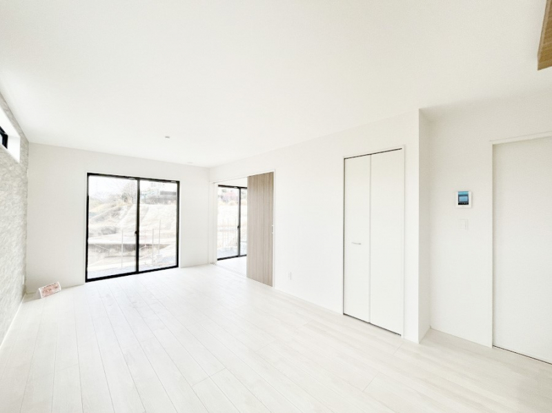 ���̑����ρ@�Ƒ��̏Ί炪���R�Ɛ��܂�Ă���A����ȕ��͋C�̃_�C�j���O�Ɏd�オ���Ă��܂��B