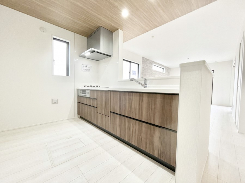 �L�b�`���@�u�₩�ȕ����ʂ蔲����L�b�`���B��������̂Ŗ��邭���C�ɂ��𗧂��܂��B