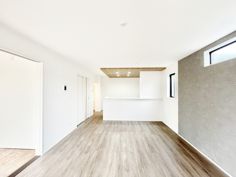 ���r���O�@���邢�z���������A�����̕��͋C�ɖ�������郊�r���O�E�_�C�j���O�B 