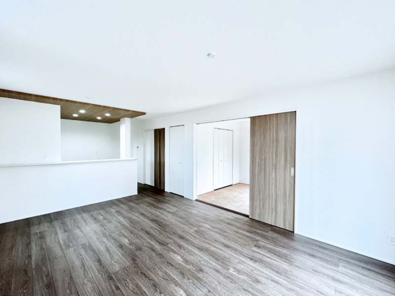 ���r���O�@17�����r���O�B�אڂ̘a�m�����J������΂���ɍL�X��ԂɁI  