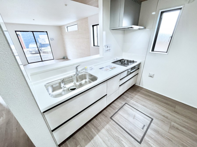 �L�b�`���@�u�₩�ȕ����ʂ蔲����L�b�`���B��������̂Ŗ��邭���C�ɂ��𗧂��܂��B