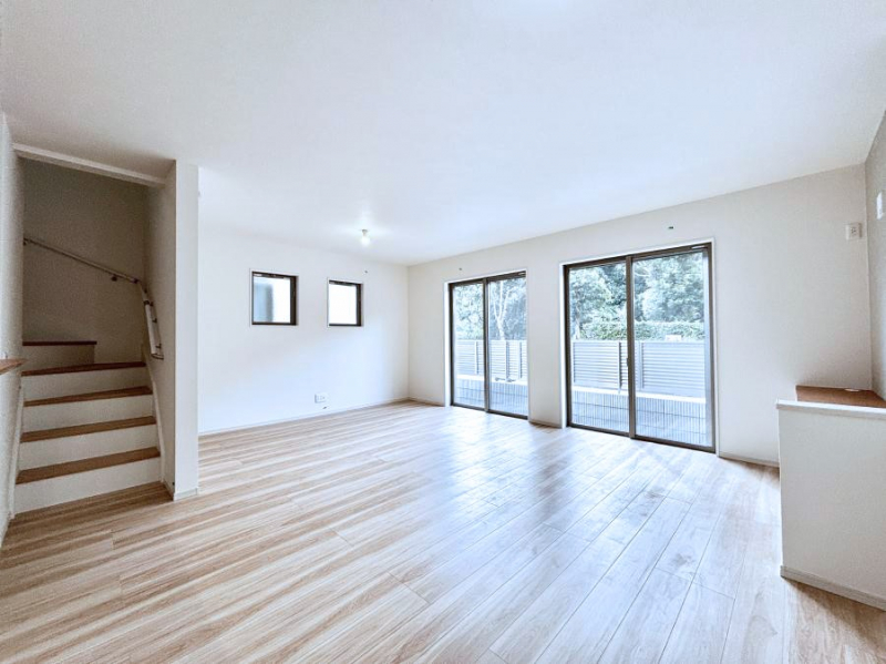 ���̑����ρ@�Ƒ��̏Ί炪���R�Ɛ��܂�Ă���A����ȕ��͋C�̃_�C�j���O�Ɏd�オ���Ă��܂��B