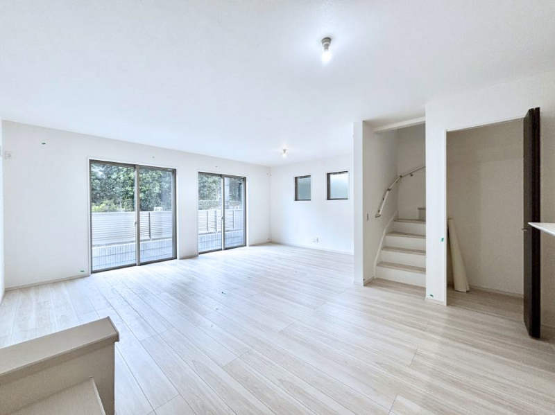 ���r���O�@�傫�ȑ����炽���Ղ�̗z���ƕ����������郊�r���O