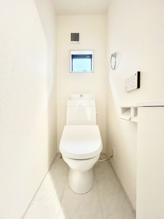 �g�C���@�g�C����1�K��2�K���ꂼ��ɔz�u����Ă��ĂƂĂ��֗��ł��B 