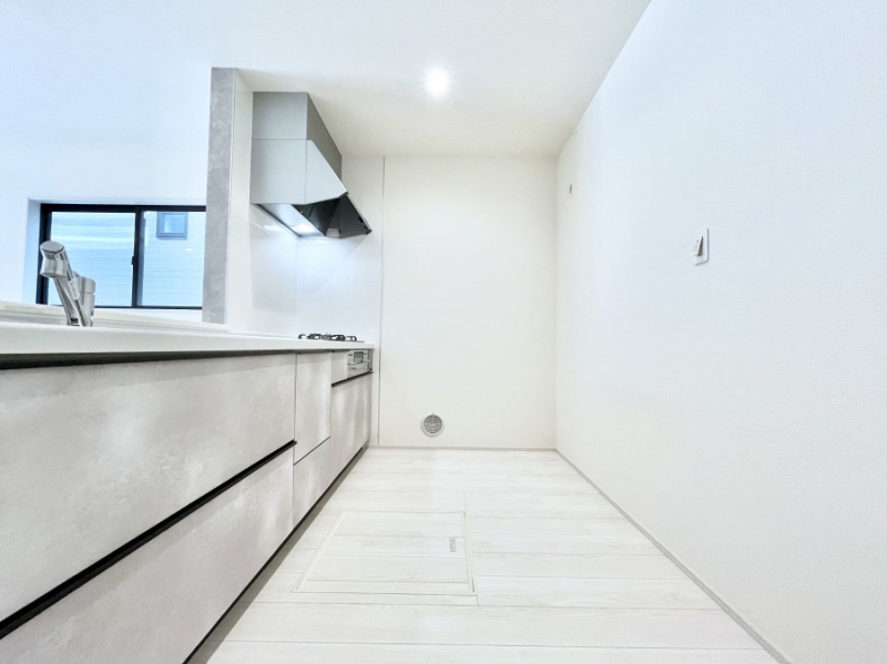 �L�b�`���@�u�₩�ȕ����ʂ蔲����L�b�`���B��������̂Ŗ��邭���C�ɂ��𗧂��܂��B