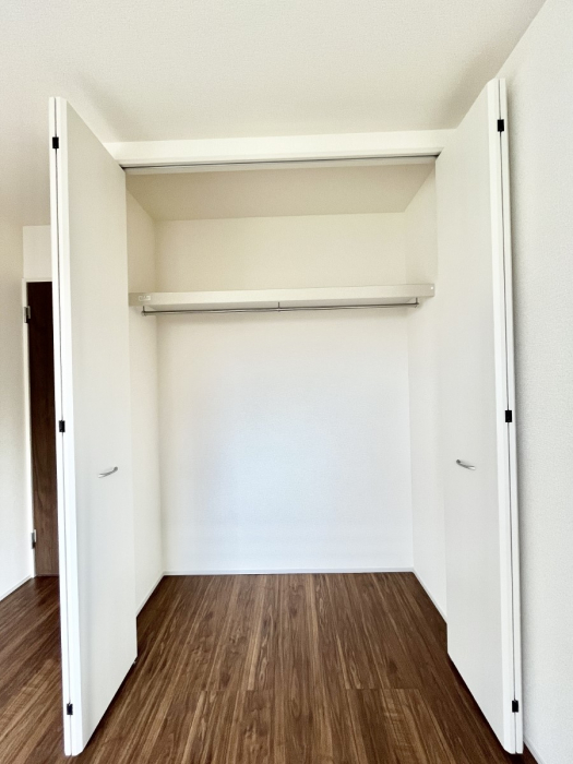 ���[�@�m���̃N���[�[�b�g�B���s��������̂Ō���̈ߗނ�����������܂�܂��B