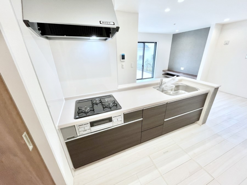 �L�b�`���@���r���O�ŗV�Ԃ��q�l�������Ȃ��炨�������ł���ΖʃL�b�`���B  