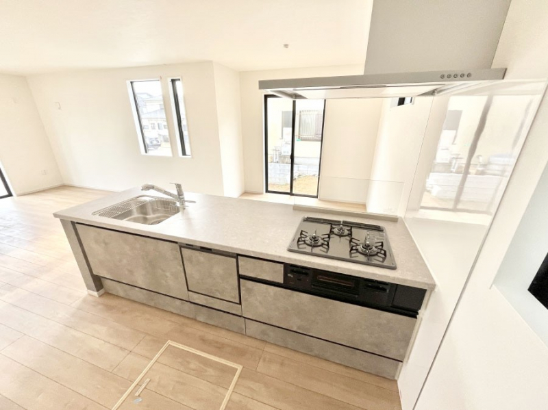 �L�b�`���@���������Ȃ���ł����Ƒ��Ƃ̉�b���y���߂�ΖʃL�b�`��