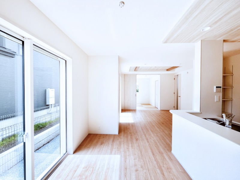 ���r���O�@�傫�ȑ����炽���Ղ�̗z���ƕ����������郊�r���O