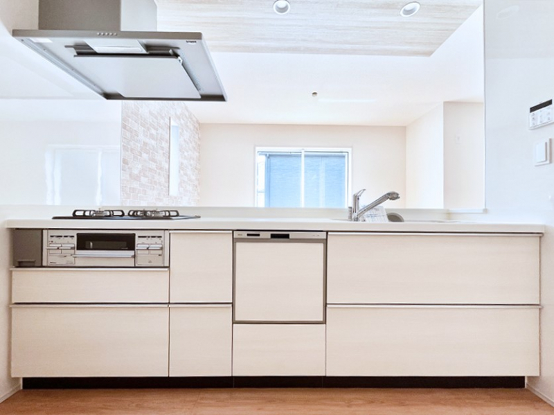 �L�b�`���@���r���O�ŗV�Ԃ��q�l�������Ȃ��炨�������ł���ΖʃL�b�`��