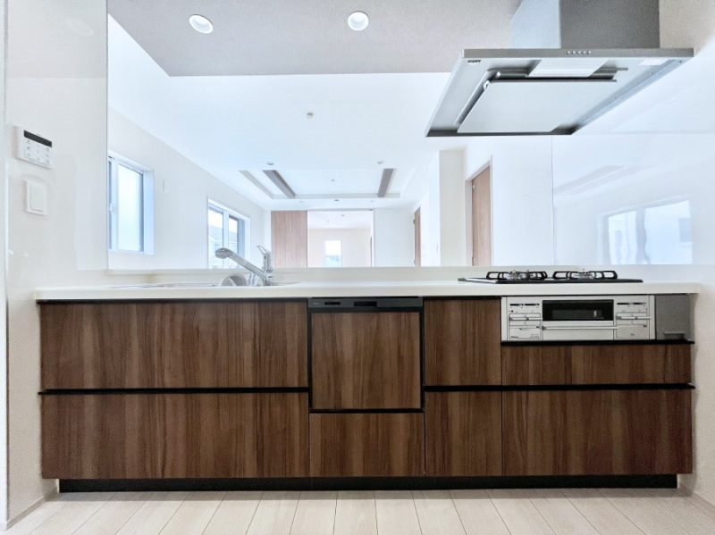 �L�b�`���@���r���O�ŗV�Ԃ��q�l�������Ȃ��炨�������ł���ΖʃL�b�`��