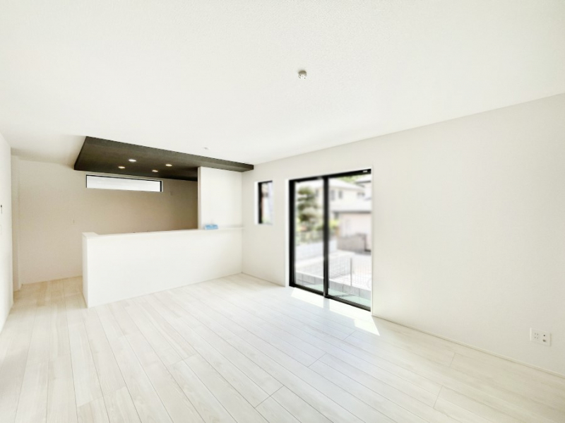 ���̑����ρ@�Ƒ��̏Ί炪���R�Ɛ��܂�Ă���A����ȕ��͋C�̃_�C�j���O�Ɏd�オ���Ă��܂��B