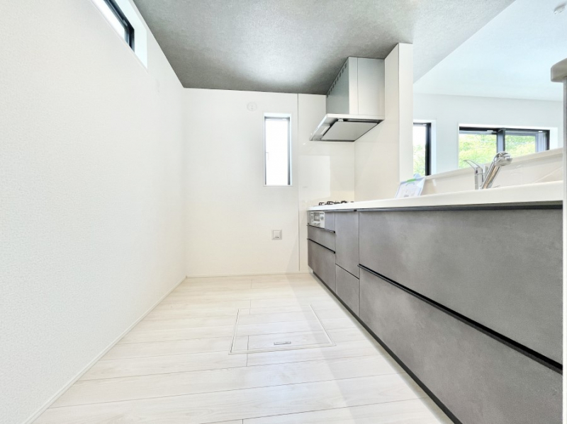 �L�b�`���@�u�₩�ȕ����ʂ蔲����L�b�`���B��������̂Ŗ��邭���C�ɂ��𗧂��܂��B