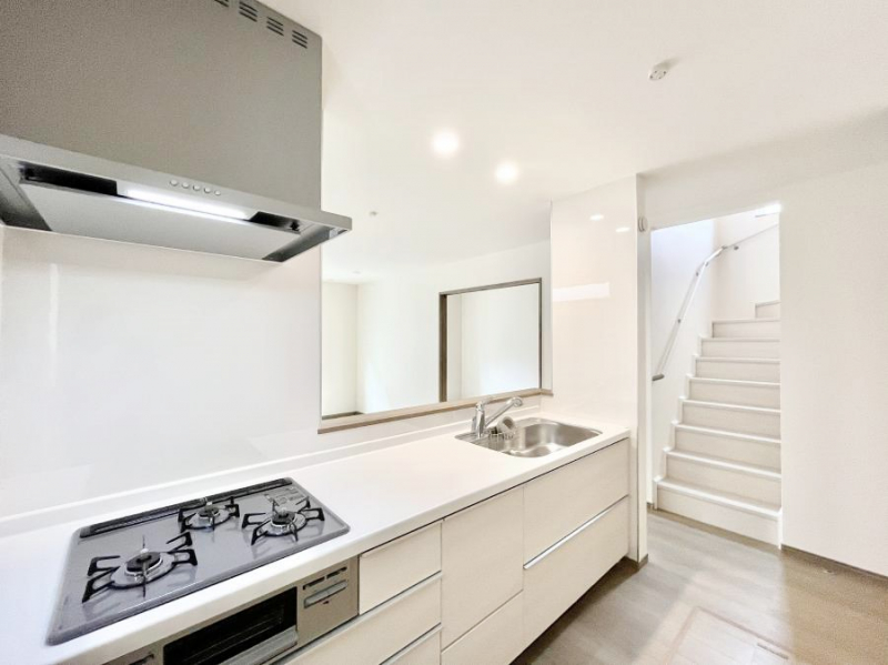 �L�b�`���@���������Ȃ���ł����Ƒ��Ƃ̉�b���y���߂�ΖʃL�b�`���@