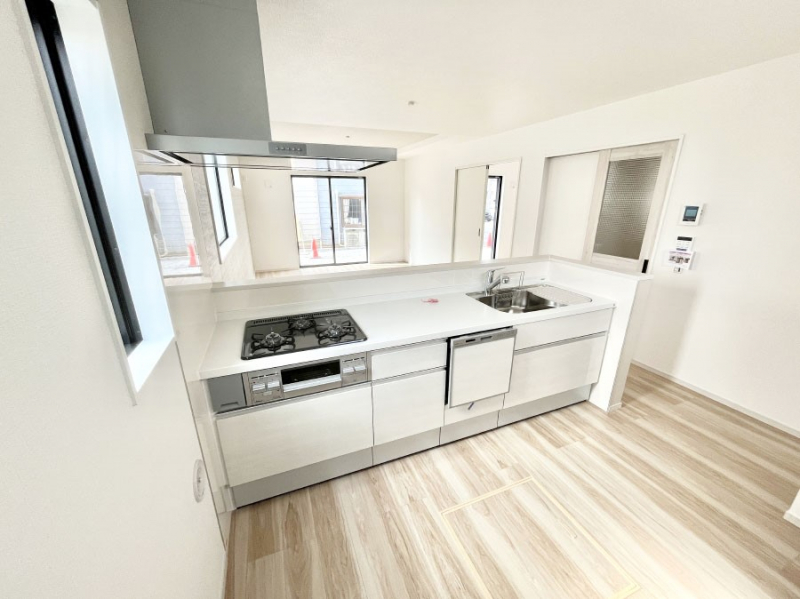 �L�b�`���@���������Ȃ���ł����Ƒ��Ƃ̉�b���y���߂�ΖʃL�b�`��