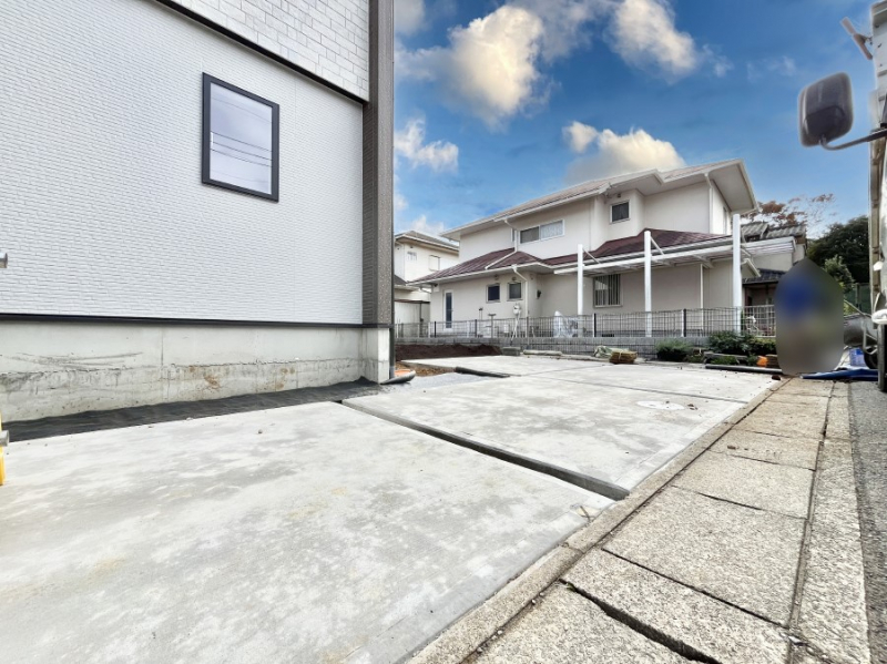 @3\I}Ȃql̒ԂɁB܂AƑ̎]ԃXy[XƂĂ劈B