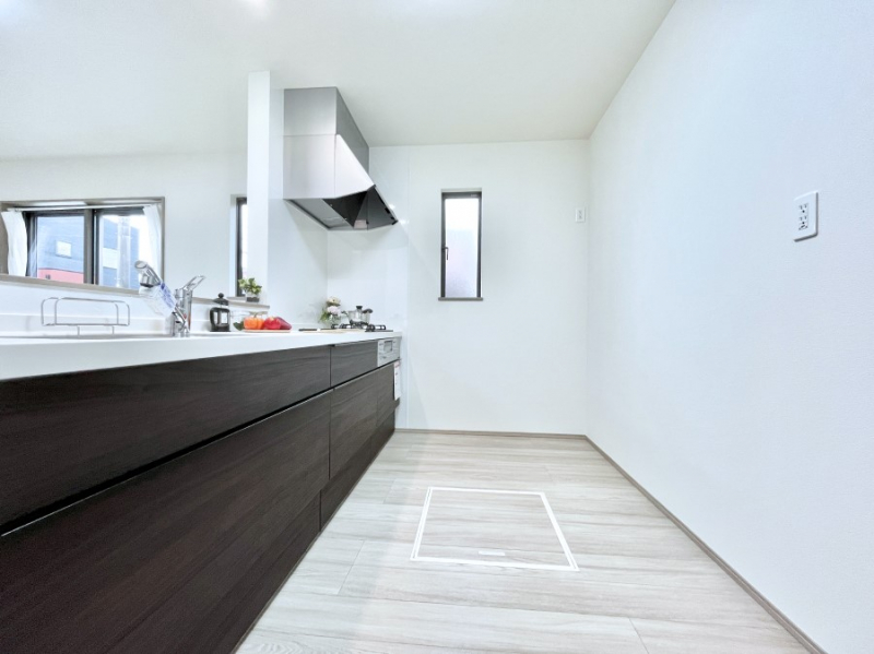 �L�b�`���@�J�E���^�[�z���ɂ��b�������Ȃ��疈���̂������������Ɗy����  