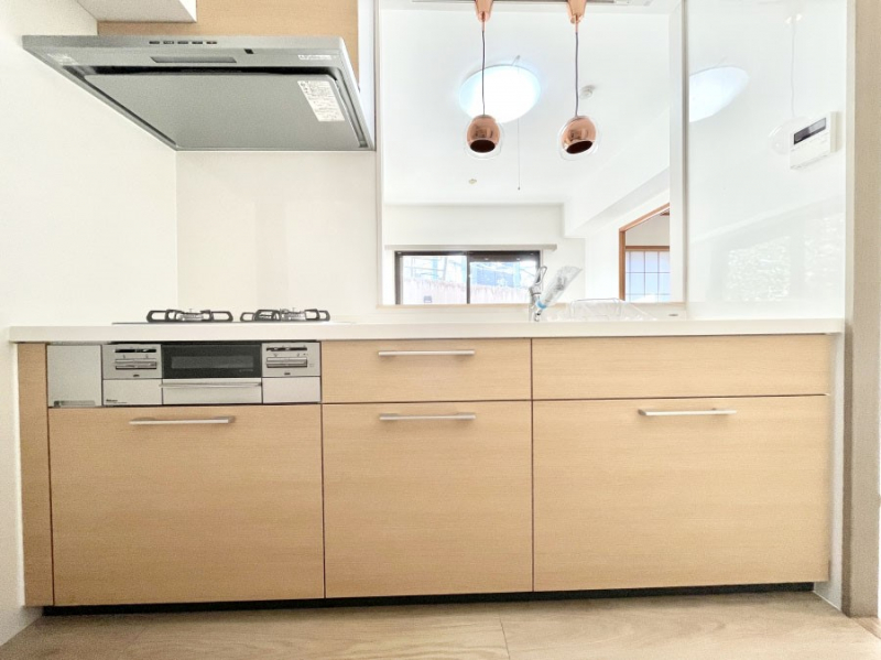 �L�b�`���@���������Ȃ���ł����Ƒ��Ƃ̉�b���y���߂�ΖʃL�b�`��