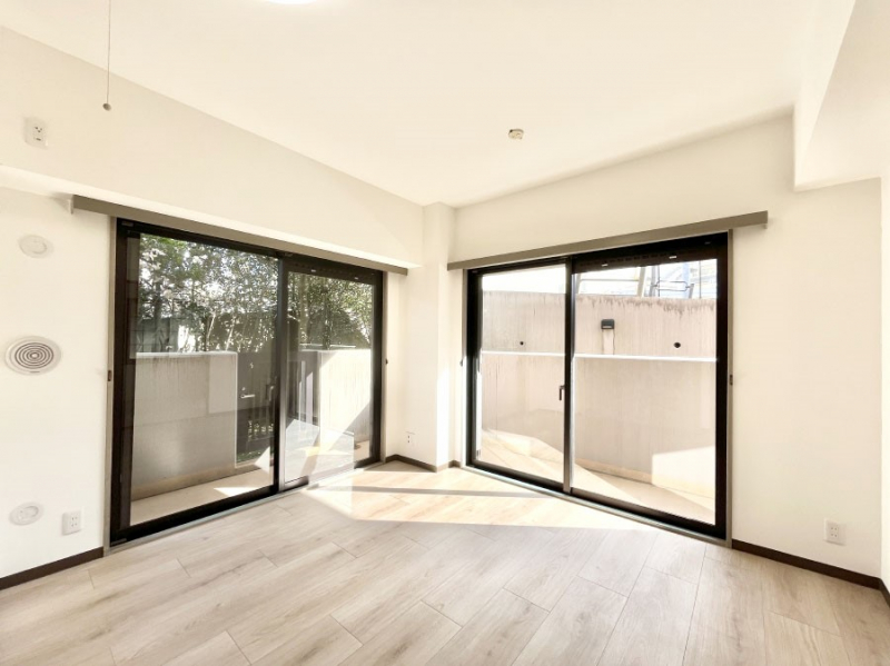 ���r���O�@�傫�ȑ����炽���Ղ�̗z���ƕ����������郊�r���O  