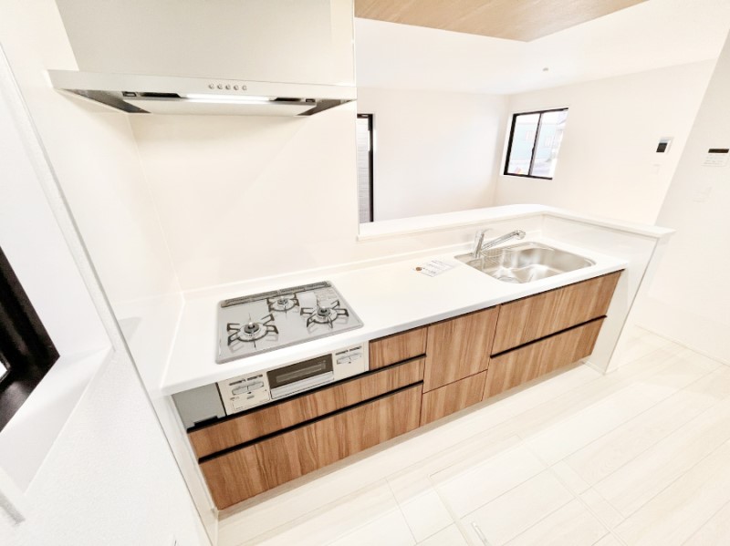 �L�b�`���@���Ƒ��̉�b�e�ޑΖʃL�b�`���B���������̃p�p�}�}�����Ƒ��Ɖ߂������Ԃ����������I