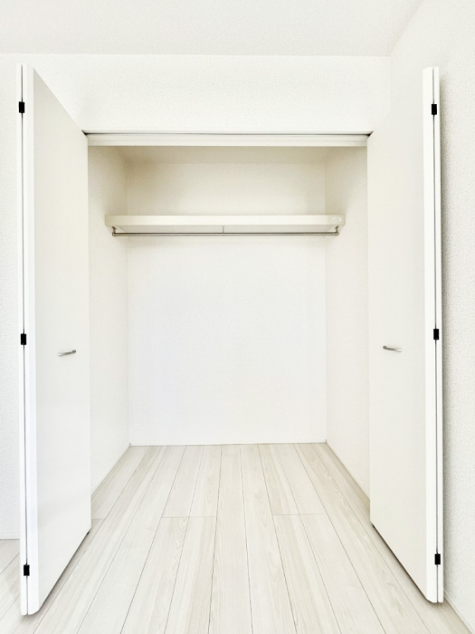 ���[�@��������ߗނ�ו��Ȃǂ̎��[�ɕ֗��ȃN���[�[�b�g�t���ł��B