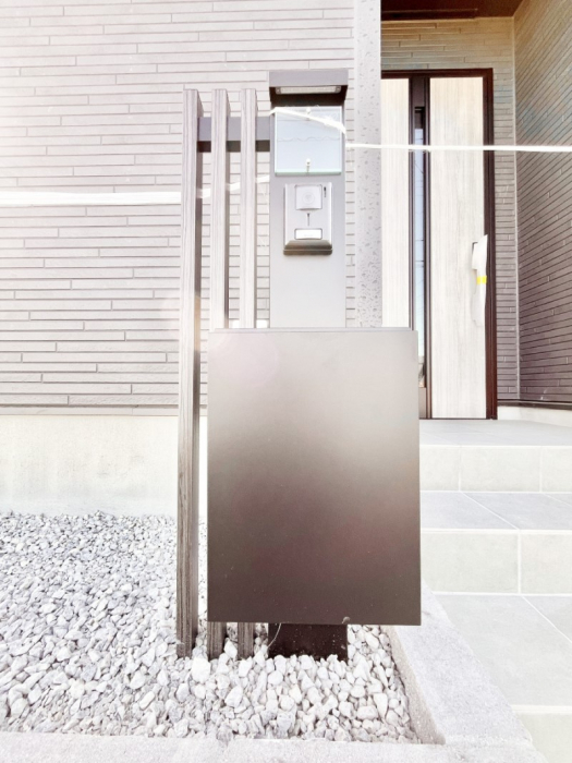 ���̑��@�\�D�E�C���^�[�z���E�|�X�g���ЂƂɏW��B�G���g�����X�ɂȂ��ރV���v���f�U�C���B