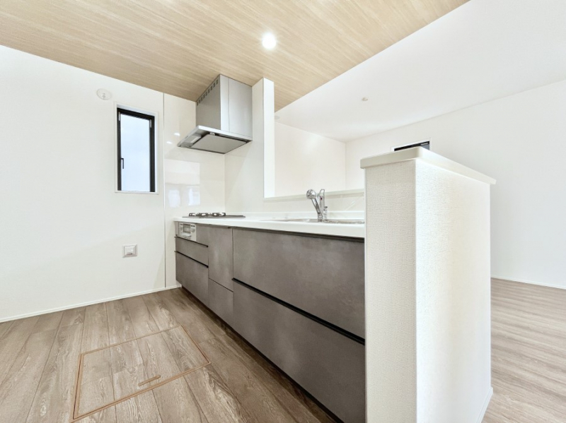 �L�b�`���@�u�₩�ȕ����ʂ蔲����L�b�`���B��������̂Ŗ��邭���C�ɂ��𗧂��܂��B