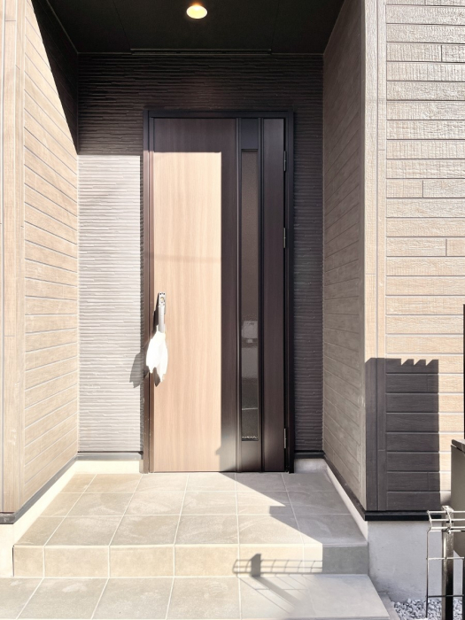 ���ց@��؂ȉƑ��A���q���o�}���錺�ցB���֑O�͉����t���ŉJ���~���Ă��Ă��G��ɂ����ł��B 