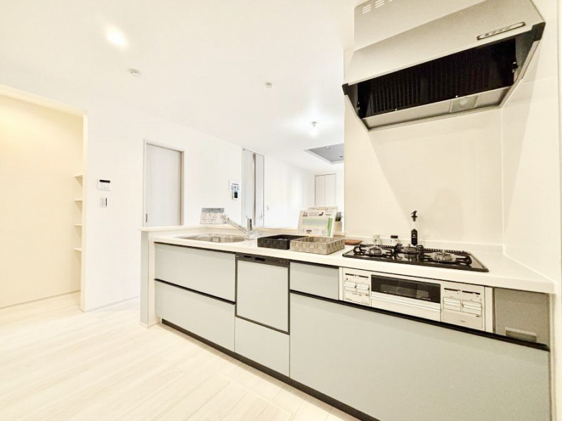 �L�b�`���@���r���O�ŗV�Ԃ��q�l�������Ȃ��炨�������ł���ΖʃL�b�`���B  