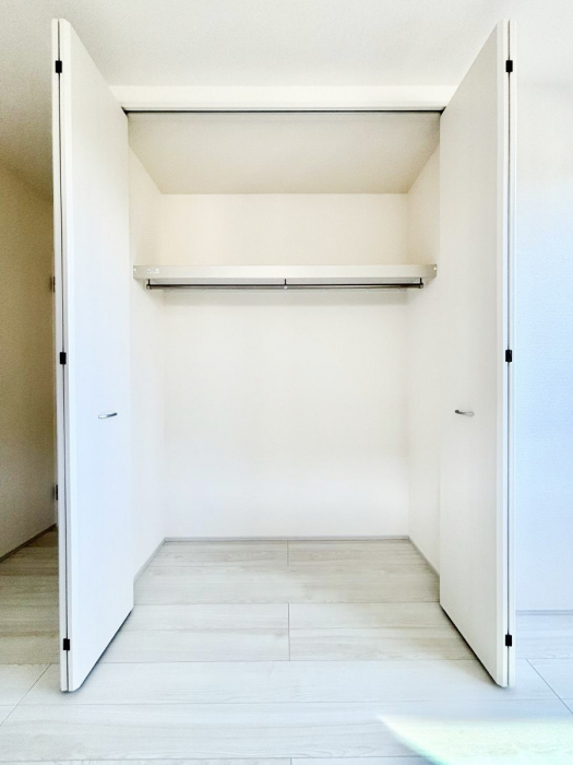 ���[�@�m���̃N���[�[�b�g�B���s��������̂Ō���̈ߗނ�����������܂�܂��B