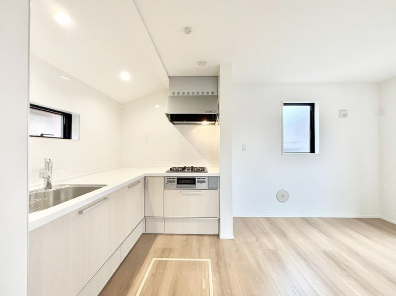 �L�b�`���@�u�₩�ȕ����ʂ蔲����L�b�`���B��������̂Ŗ��邭���C�ɂ��𗧂��܂��B