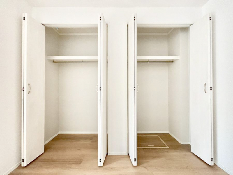 ���[�@�m���̃N���[�[�b�g�B���s��������̂Ō���̈ߗނ�����������܂�܂��B