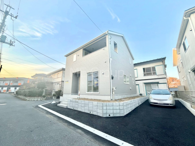 @2\I}Ȃql̒ԂɁB܂AƑ̎]ԃXy[XƂĂ劈B