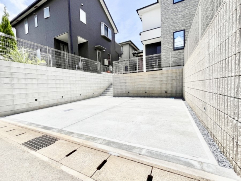 @2\I}Ȃql̒ԂɁB܂AƑ̎]ԃXy[XƂĂ劈B