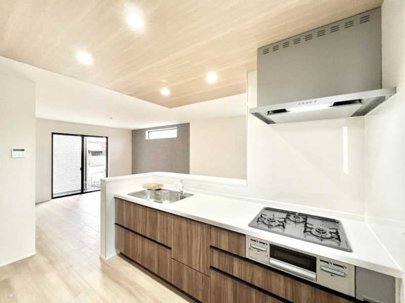 �L�b�`���@���������Ȃ���ł����Ƒ��Ƃ̉�b���y���߂�ΖʃL�b�`��