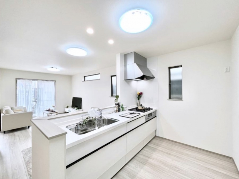 �L�b�`���@���r���O�ŗV�Ԃ��q�l�������Ȃ��炨�������ł���ΖʃL�b�`���B  