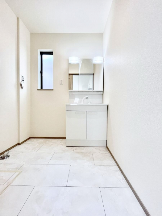 ���ʑ�E���ʏ��@��Ƃ�̐��ʃX�y�[�X�Œ��̐g�x�x���X���[�Y��