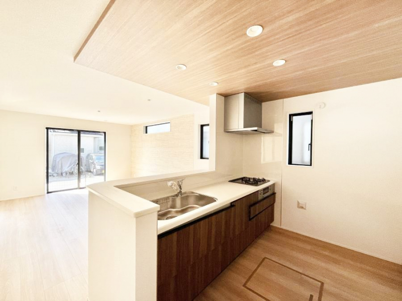 �L�b�`���@���������Ȃ���ł����Ƒ��Ƃ̉�b���y���߂�ΖʃL�b�`��