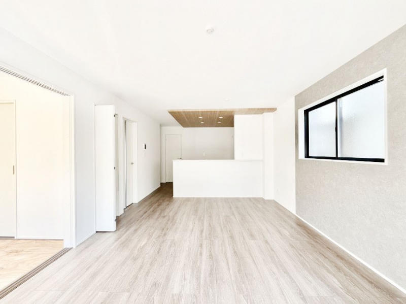 ���̑����ρ@�Ƒ��̏Ί炪���R�Ɛ��܂�Ă���A����ȕ��͋C�̃_�C�j���O�Ɏd�オ���Ă��܂��B