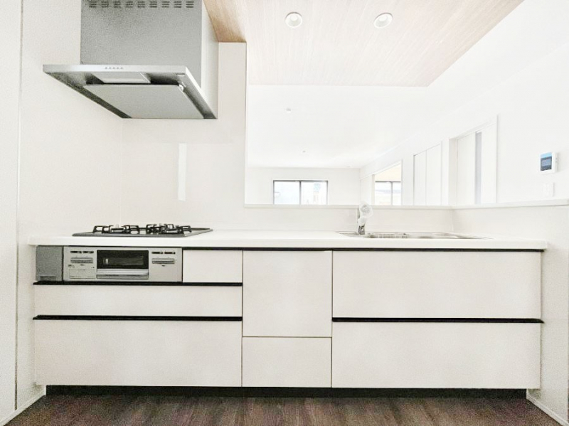 �L�b�`���@�V�X�e���L�b�`���̓V���v���ŃX�b�L�������O���̗��Ȃ��f�U�C���Ȃ̂ŉi���g�������I