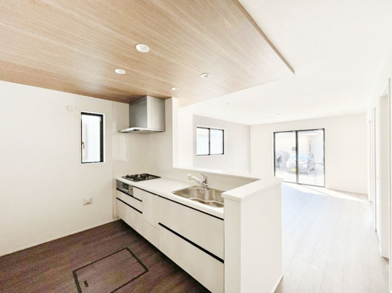 �L�b�`���@���Ƒ��̉�b�e�ޑΖʃL�b�`���B���������̃p�p�}�}�����Ƒ��Ɖ߂������Ԃ����������I