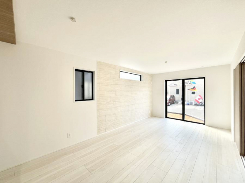 ���r���O�@���邢�z���������A�����̕��͋C�ɖ�������郊�r���O�E�_�C�j���O�B 