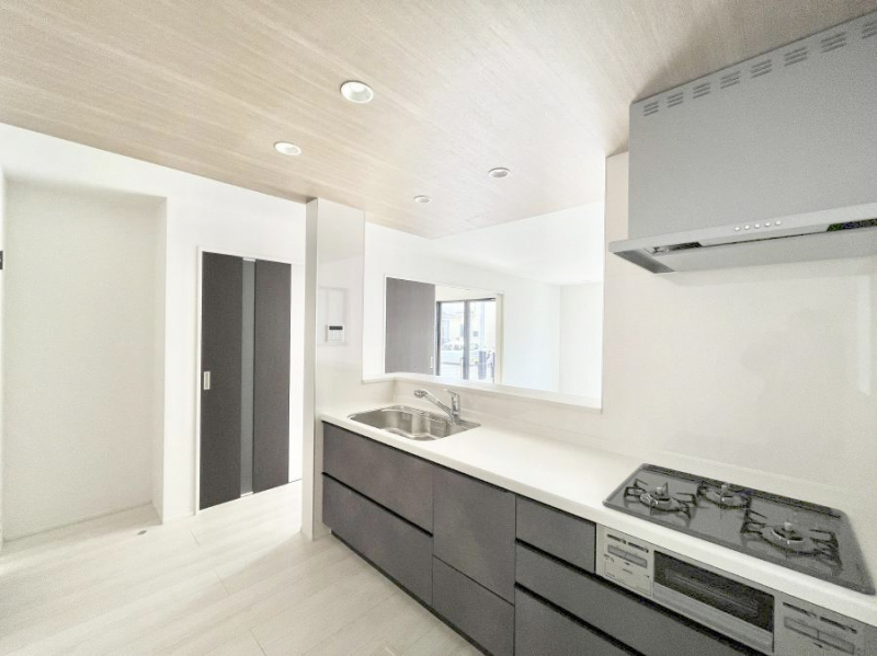 �L�b�`���@�J�E���^�[�z���ɂ��b�������Ȃ��疈���̂������������Ɗy����