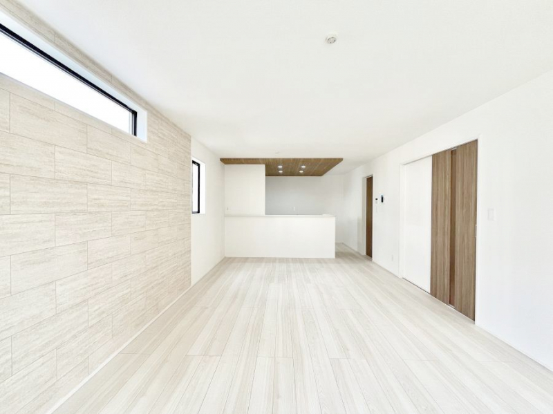 ���r���O�@���邢�z���������A�����̕��͋C�ɖ�������郊�r���O�E�_�C�j���O�B 