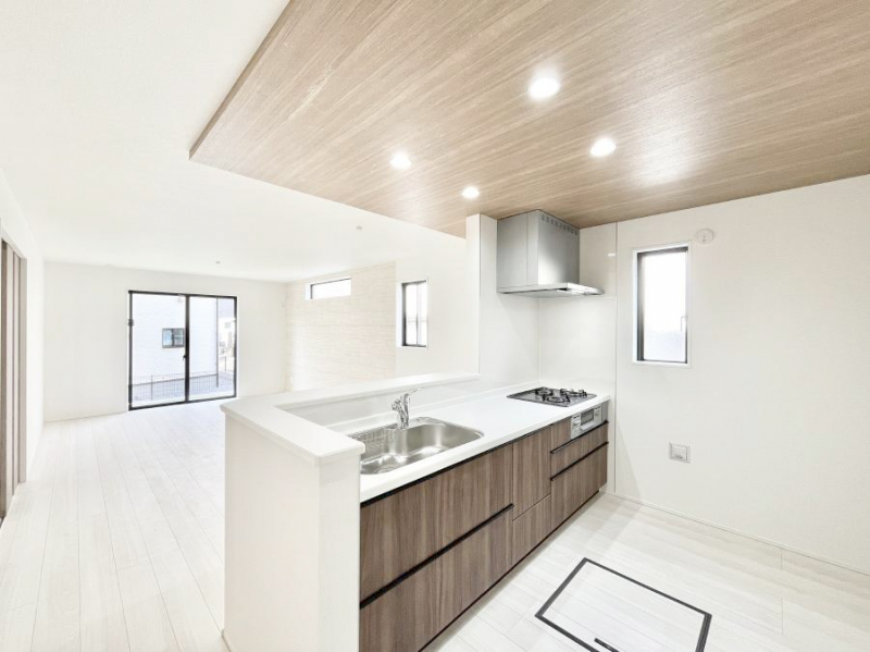 �L�b�`���@�u�₩�ȕ����ʂ蔲����L�b�`���B��������̂Ŗ��邭���C�ɂ��𗧂��܂��B