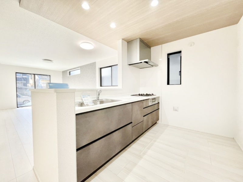 �L�b�`���@���������Ȃ���ł����Ƒ��Ƃ̉�b���y���߂�ΖʃL�b�`��