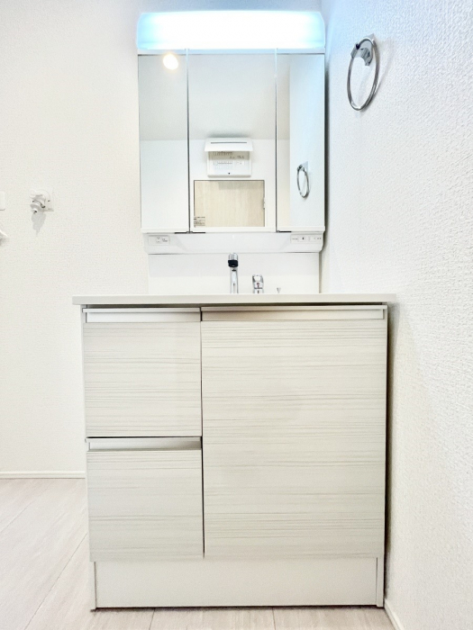 ���ʑ�E���ʏ��@�O�ʋ��̗��ɁA���ϕi��q���p�i�Ȃǂ����[�\�B���ʑ����������ƕۂ��܂��I