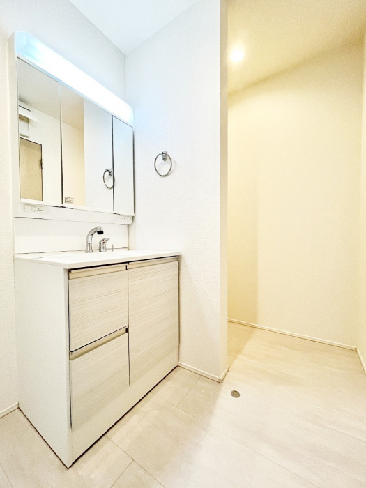 ���̑��@���ʏ��͂�Ƃ�̂���X�y�[�X�ŁA�g�x�x�������̃X�L���P�A���S�ɗ]�T�������Ăł������ł��B